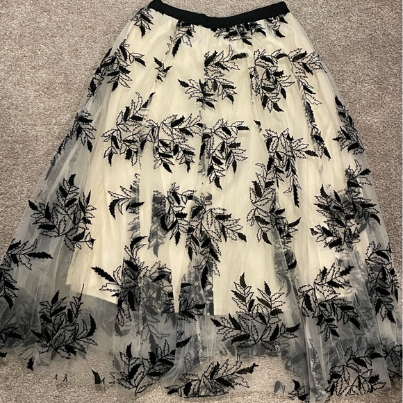 Dresses & Skirts - Elegant Black and Cream Midi Skirt NWOT